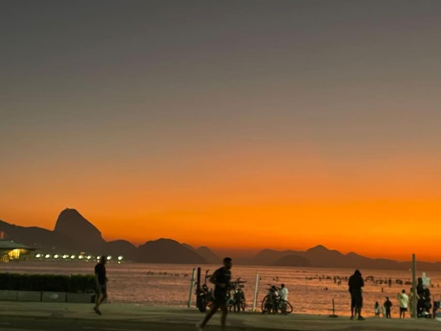 Amplo Apartamento Em Frente A Praia De Copacabana Apartment Rio de Janeiro Exterior photo